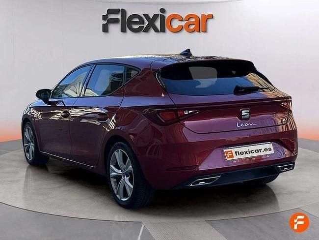 Usado Seat Leon FR 150 CV (110 kW) 2022 Rojo Familiar