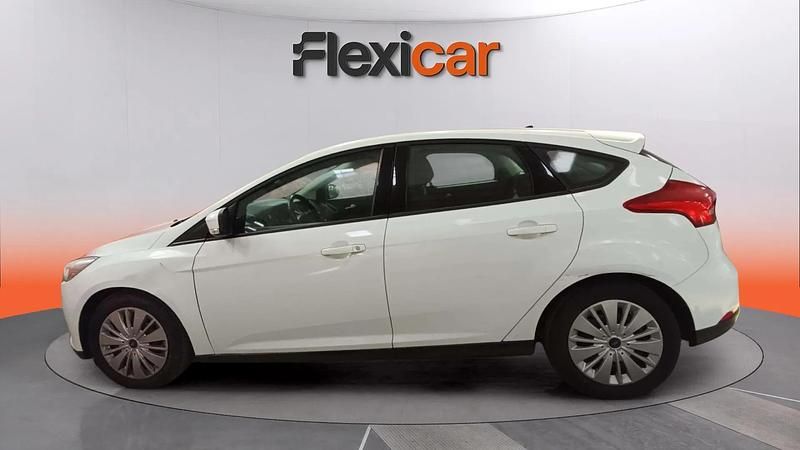 Usado Ford Focus 125 CV (91 kW) 2015 Blanco Berlina