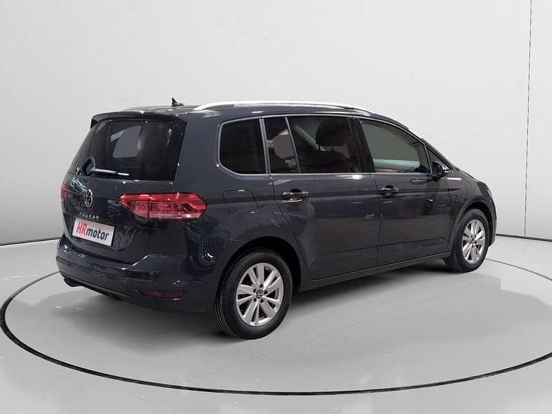 Usado VW Touran LOUNGE 151 CV (111 kW) 2023 Gris Monovolumen
