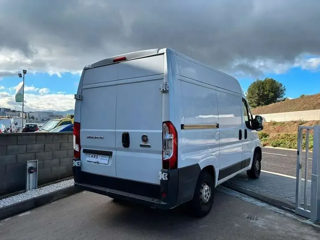 Usado Fiat Ducato 120 CV (88 kW) 2018 Blanco Van