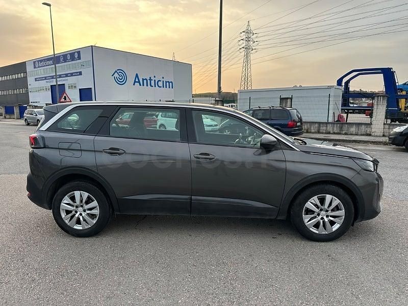 Usado Peugeot 5008 Active 130 CV (95 kW) 2021 Gris / plata SUV