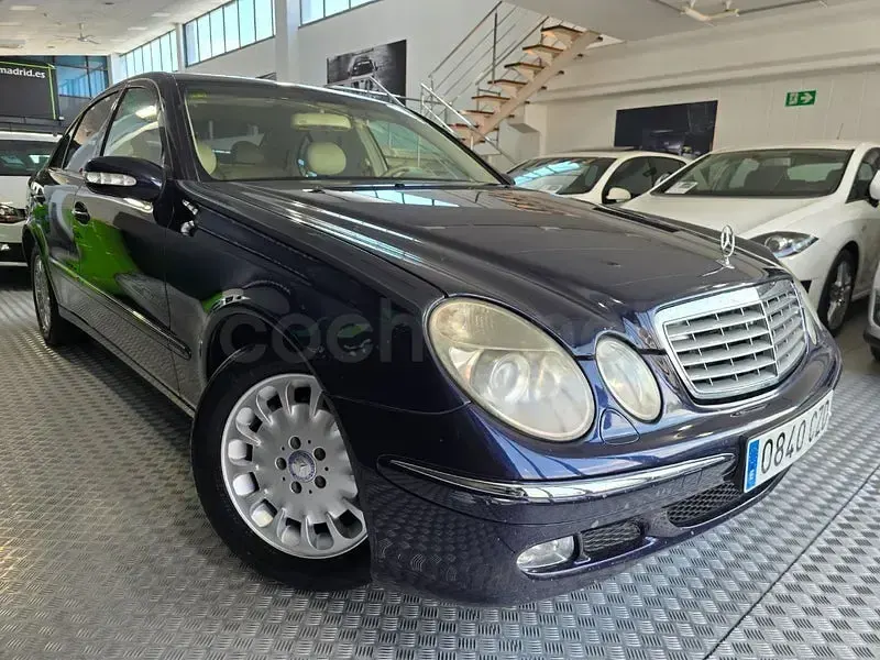 Usado Mercedes E270 Elegance 177 CV (130 kW) 2004 Azul Berlina