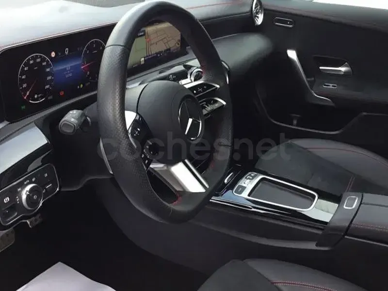 Usado Mercedes CLA250e 218 CV (160 kW) 2025 Gris / plata Berlina