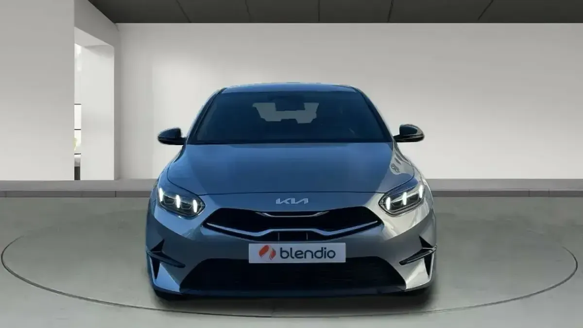 Nuevo Kia Ceed Style 120 CV (88 kW) 2025 Gris Utilitario