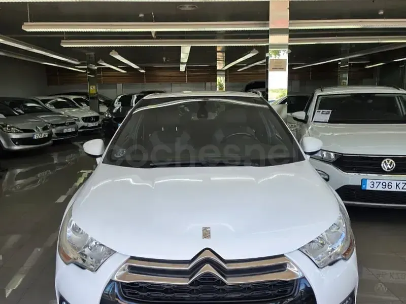 Usado DS Automobiles DS4 Design 120 CV (88 kW) 2015 Blanco Berlina