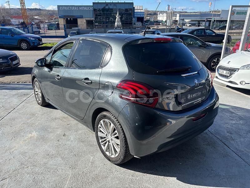 Usado Peugeot 208 Access 82 CV (60 kW) 2015 Gris / plata Utilitario