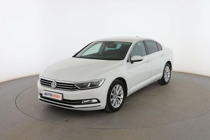 Blanco Usado 2016 VW Passat Advance Berlina | 16.199 € (Precio justo) - Imagen 1/3