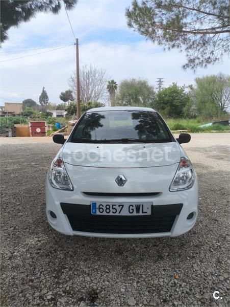 Blanco Usado 2010 Renault Clio II Authentique Berlina | 4100 € (Precio justo) - Imagen 1/4