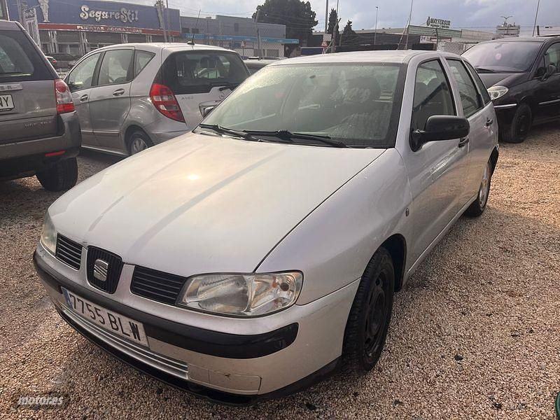 Usado Seat Ibiza 68 CV (50 kW) 2002 Gris Berlina