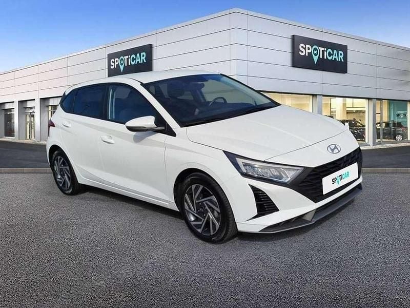 Usado Hyundai i20 80 CV (58 kW) 2024 Blanco Utilitario