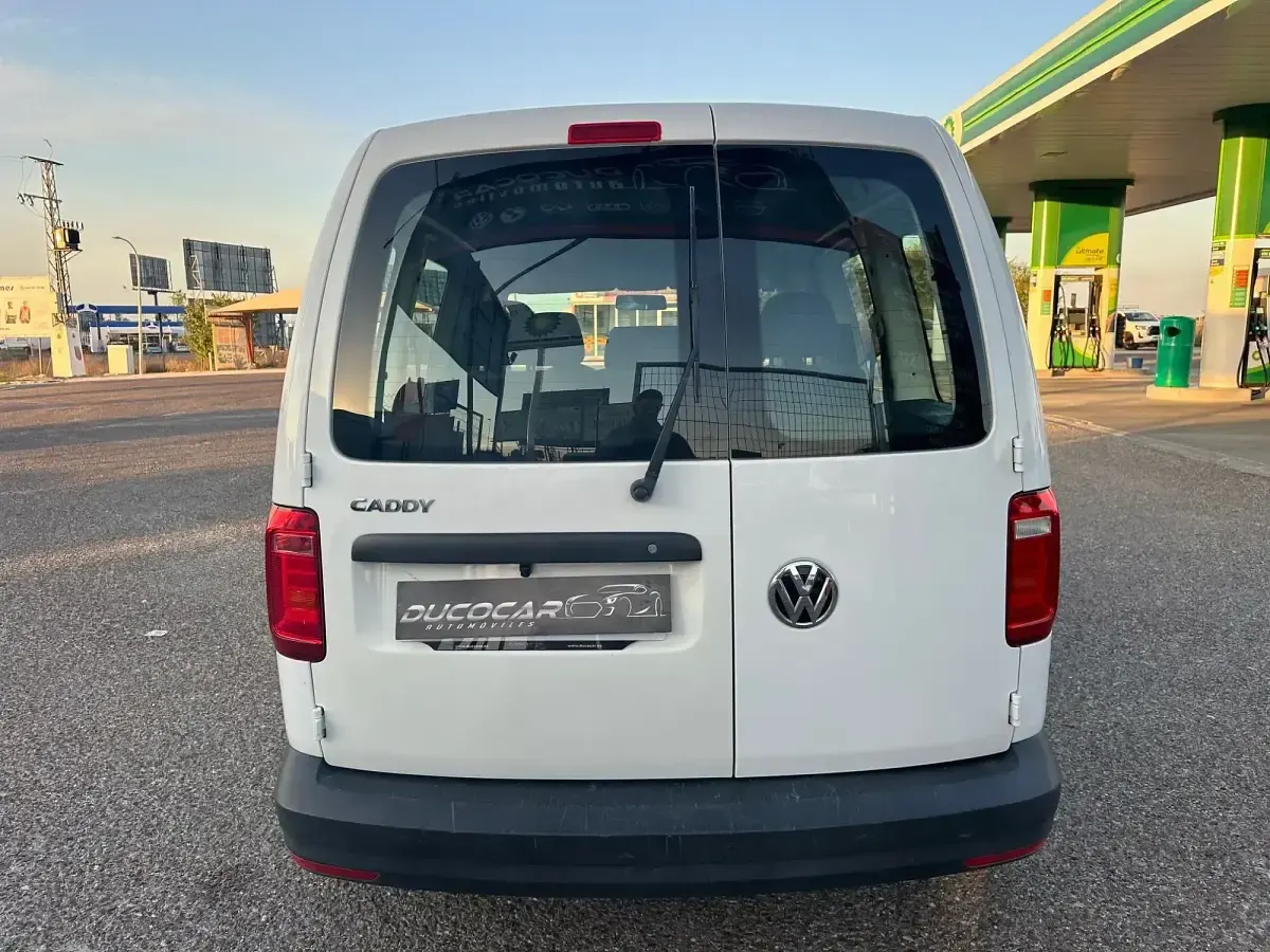 Usado VW Caddy 102 CV (75 kW) 2020 Blanco Monovolumen