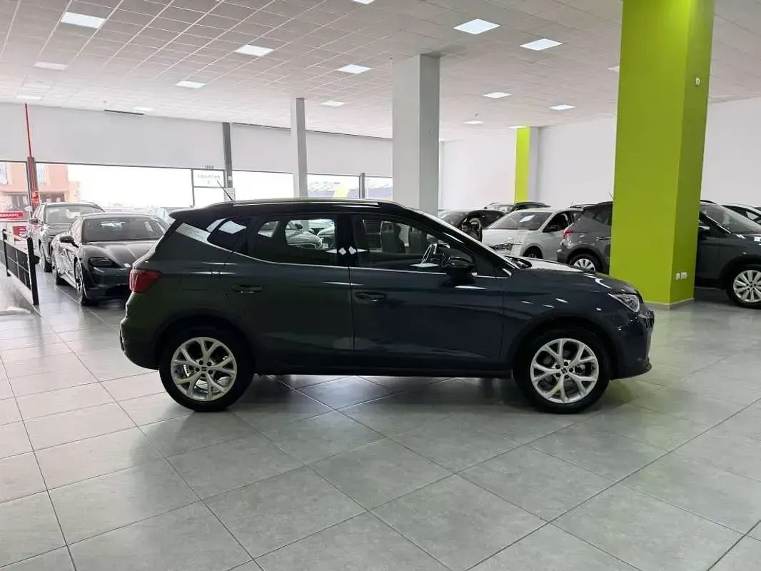 Usado Seat Arona FR 116 CV (85 kW) 2024 Gris SUV
