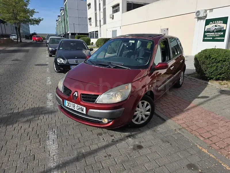 Usado Renault Scénic Privilege 105 CV (77 kW) 2008 Granate Monovolumen