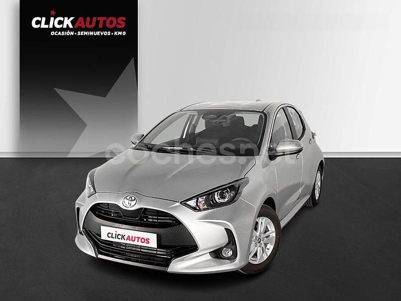 Gris Usado 2024 Toyota Yaris Hybrid Active Berlina | 19.250 € (Buen precio) - Imagen 1/4