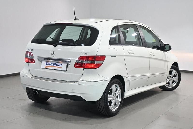 Usado Mercedes B200 140 CV (102 kW) 2010 Blanco Monovolumen