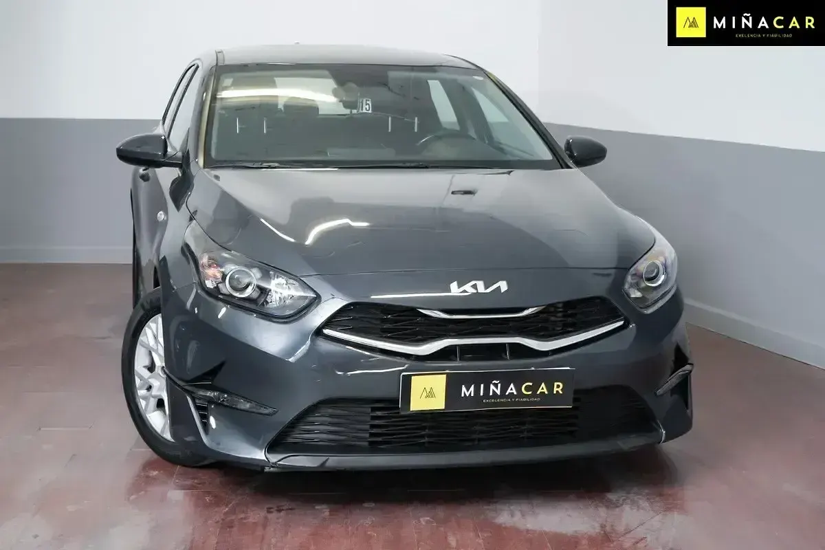 Usado Kia Ceed 120 CV (88 kW) 2023 Gris Utilitario