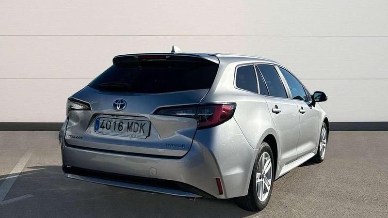 Usado Toyota Corolla Active 122 CV (89 kW) 2023 Plateado Familiar
