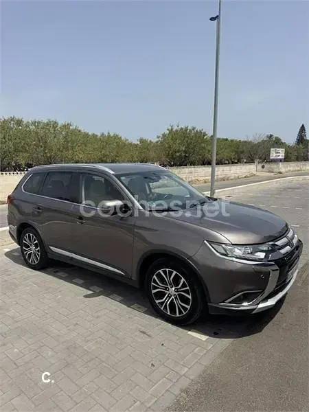 Usado Mitsubishi Outlander 150 CV (110 kW) 2017 Gris / plata SUV