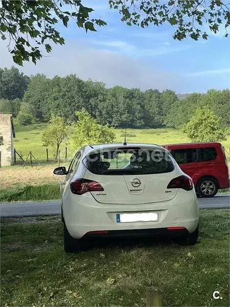 Usado Opel Astra Cosmo 110 CV (80 kW) 2010 Blanco Berlina