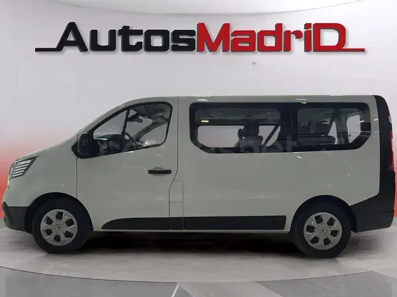 Usado Renault Trafic 110 CV (80 kW) 2024 Blanco Monovolumen
