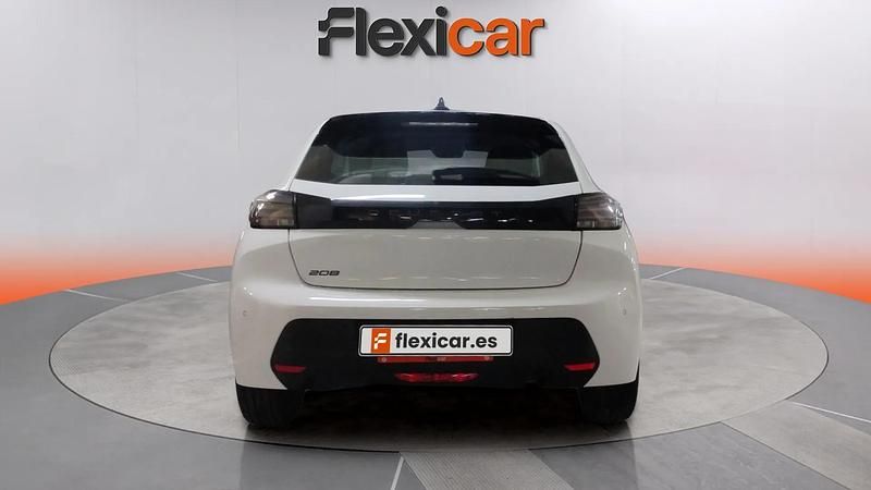 Usado Peugeot 208 Active 102 CV (75 kW) 2024 Blanco Utilitario