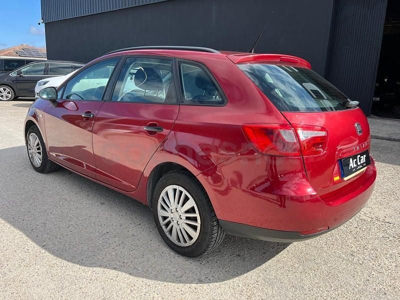 Usado Seat Ibiza ST Style 90 CV (66 kW) 2011 Rojo Familiar