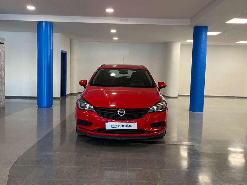 Usado Opel Astra Selective 105 CV (77 kW) 2017 Rojo Utilitario