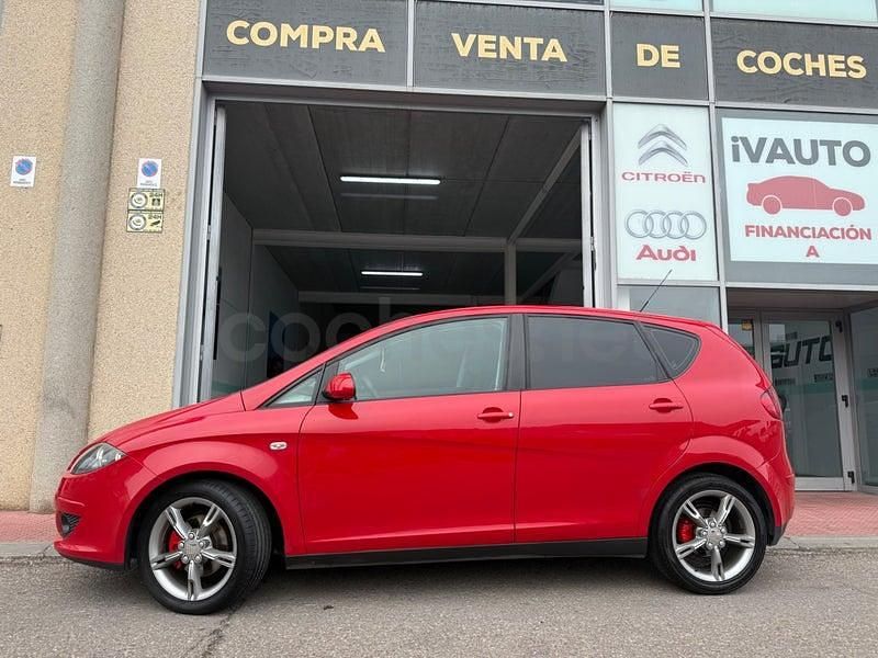 Usado Seat Altea Reference 105 CV (77 kW) 2007 Rojo Monovolumen