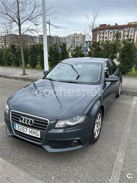 Usado Audi A4 136 CV (100 kW) 2011 Gris / plata Berlina