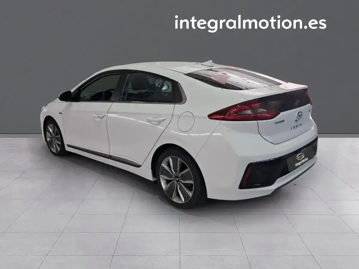 Usado Hyundai Ioniq 141 CV (103 kW) 2017 Blanco Utilitario