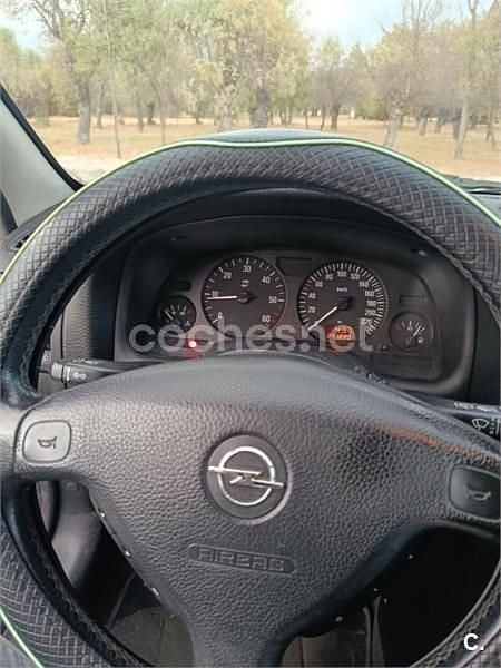Verde Usado 2002 Opel Astra Comfort Berlina | 1350 € (Buen precio) - Imagen 1/4
