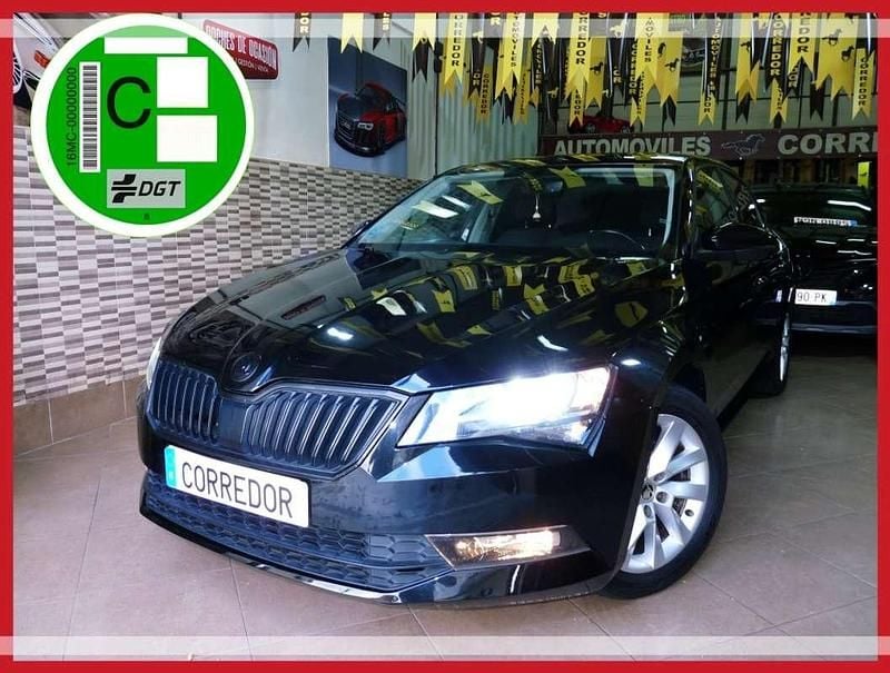 Usado Skoda Superb SportLine 150 CV (110 kW) 2018 Negro Berlina