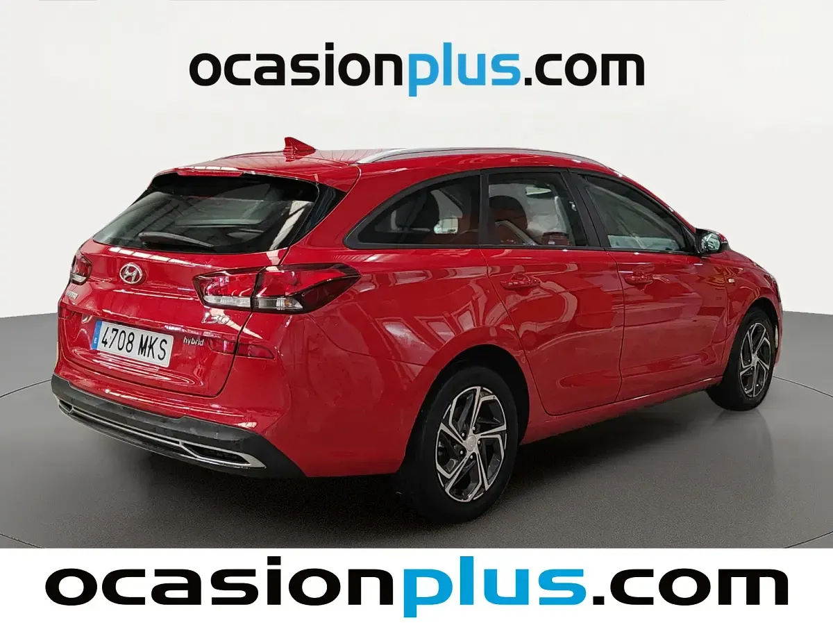 Usado Hyundai i30 120 CV (88 kW) 2023 Rojo Monovolumen