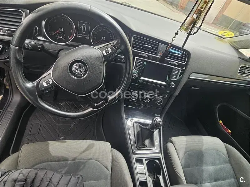 Usado VW Golf VII Advance 105 CV (77 kW) 2015 Negro Berlina