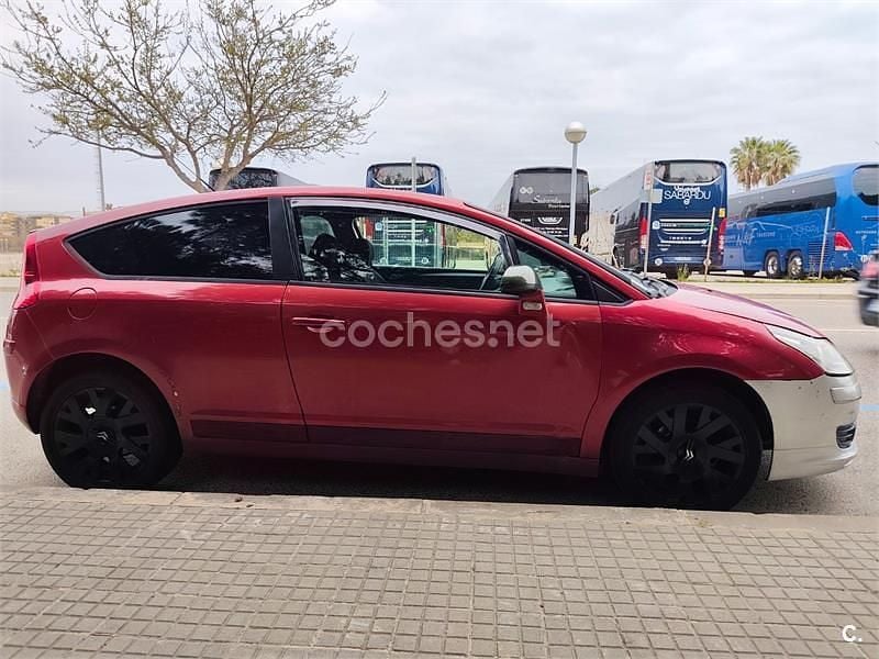 Usado Citroën C4 92 CV (67 kW) 2006 Rojo Berlina
