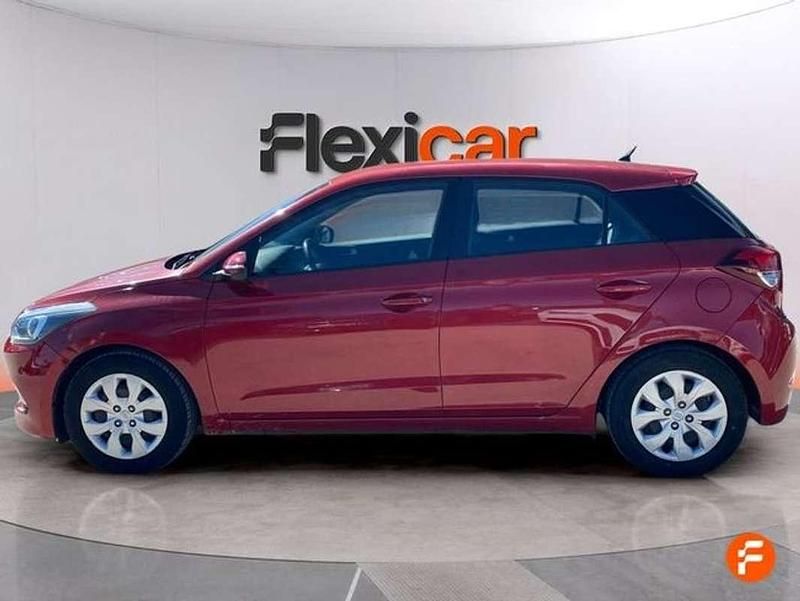Usado Hyundai i20 84 CV (61 kW) 2018 Rojo Utilitario