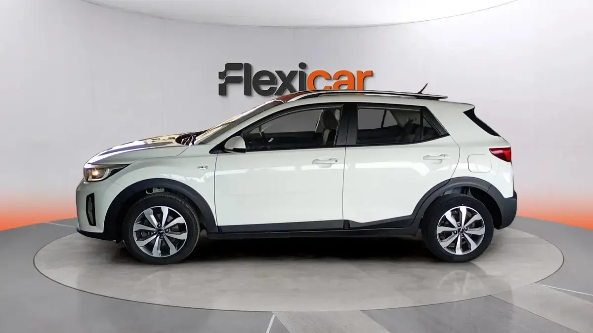 Usado Kia Stonic 84 CV (61 kW) 2022 Blanco SUV