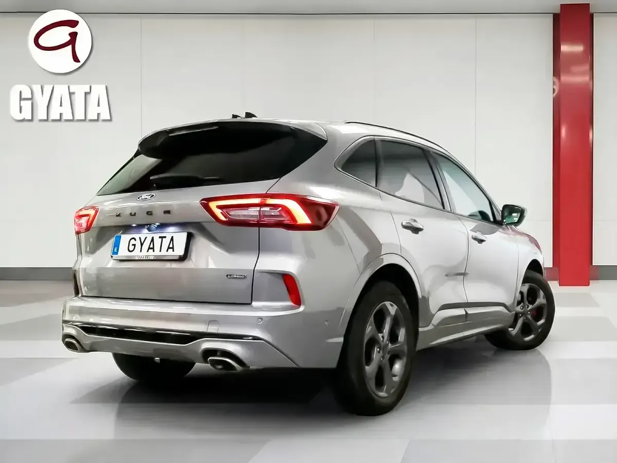 Usado Ford Kuga ST-Line X 243 CV (178 kW) 2025 Gris SUV