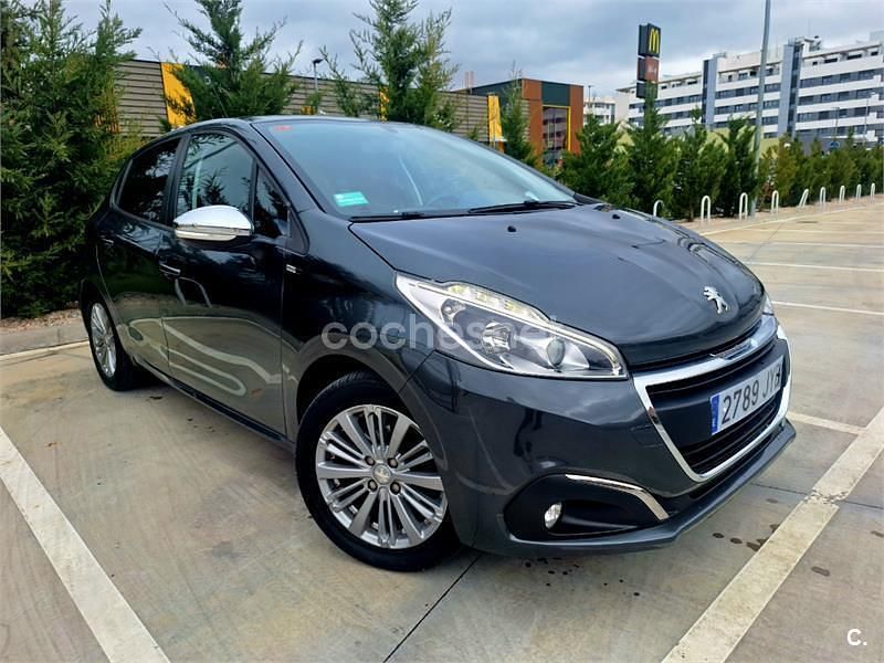 Usado Peugeot 208 Style 82 CV (60 kW) 2017 Gris / plata Utilitario