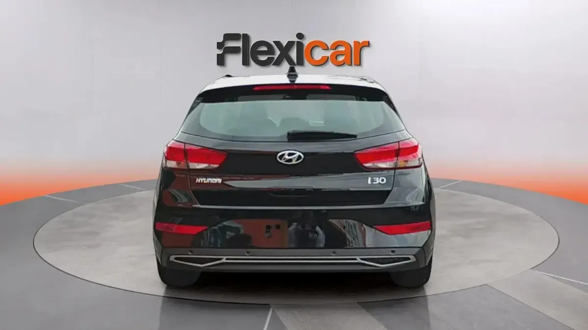 Usado Hyundai i30 110 HP (80 kW) 2023 Preto Sedan