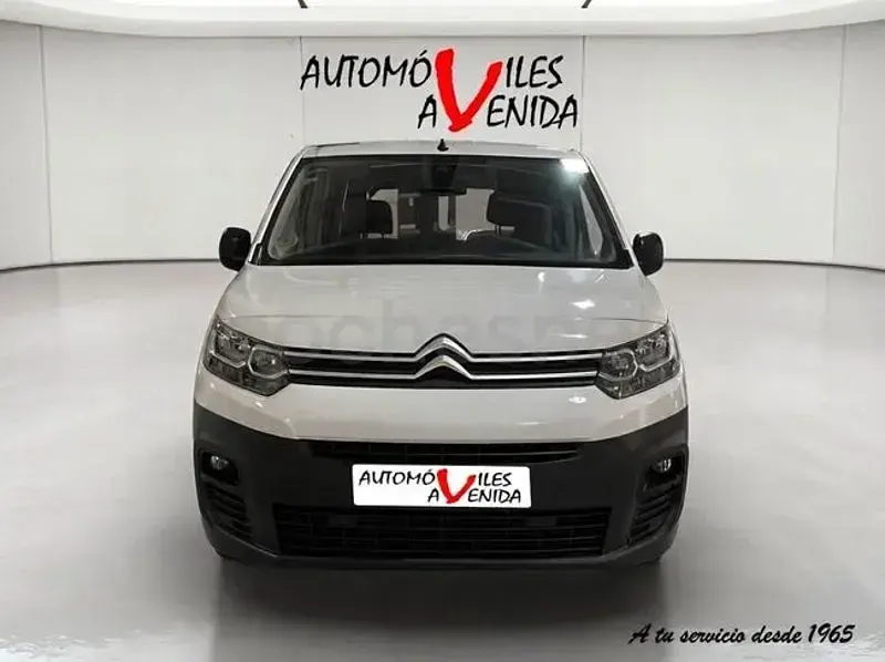 Usado Citroën Berlingo Feel 102 CV (75 kW) 2023 Blanco Monovolumen