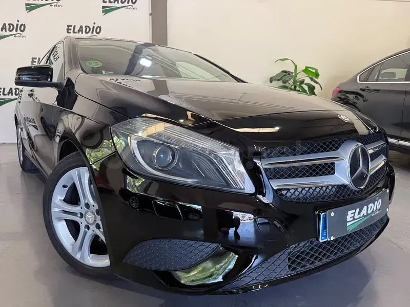 Usado Mercedes A200 Urban 136 CV (100 kW) 2015 Negro Utilitario