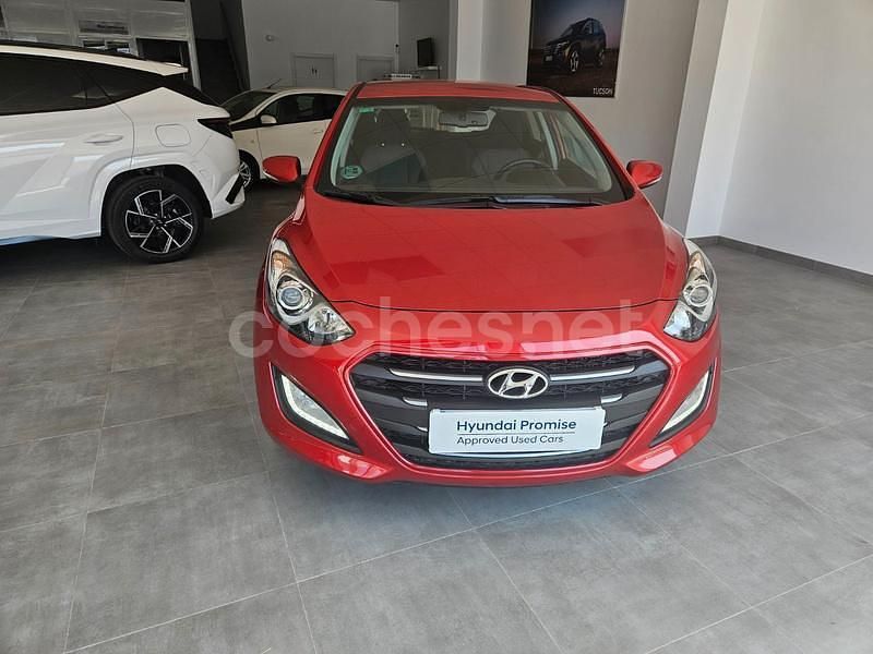 Granate Usado 2015 Hyundai i30 Blackline Berlina | 10.900 € (Un poco caro) - Imagen 1/4