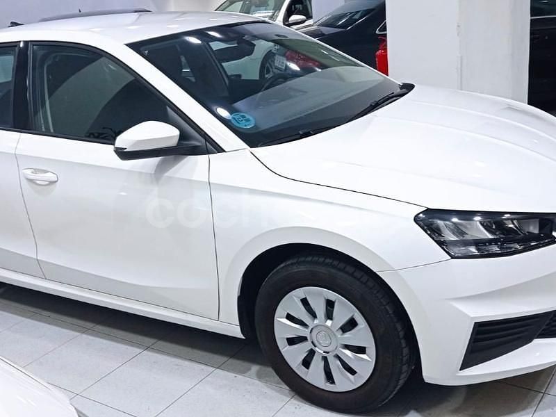 Usado Skoda Fabia Ambition 80 CV (58 kW) 2022 Blanco Berlina