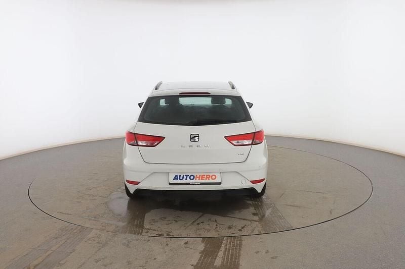 Usado Seat Leon Reference 115 CV (84 kW) 2017 Blanco Familiar