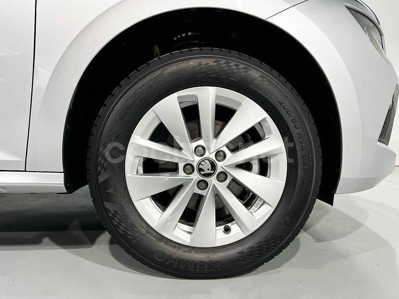 Usado Skoda Kamiq Selection 115 CV (84 kW) 2025 Gris / plata SUV