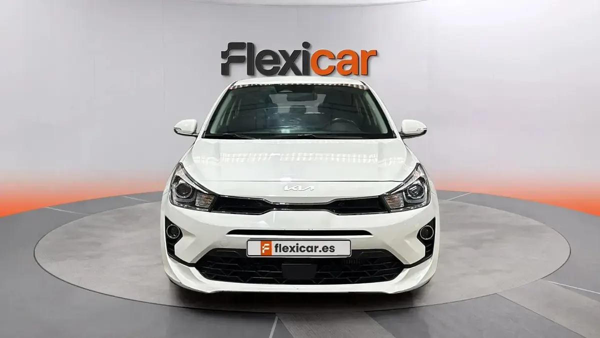 Usado Kia Rio 101 CV (74 kW) 2023 Blanco Berlina