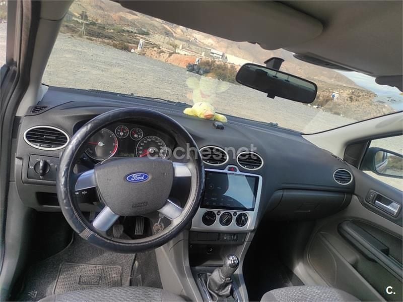 Usado Ford Focus Trend 115 CV (84 kW) 2007 Gris / plata Berlina