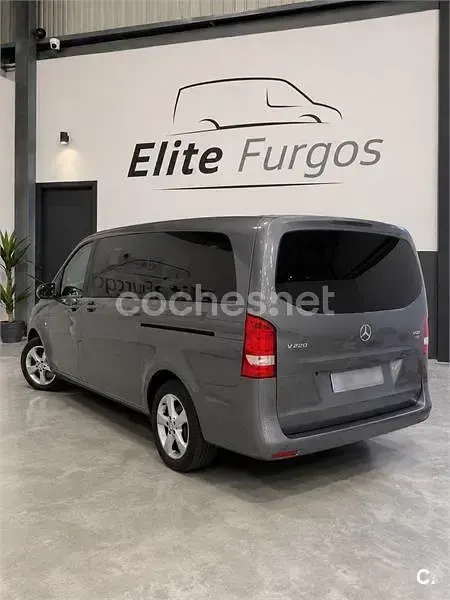 Usado Mercedes V220 Avantgarde 163 CV (119 kW) 2015 Gris / plata Monovolumen