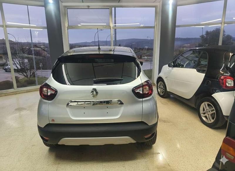 Usado Renault Captur Life 90 CV (66 kW) 2020 Gris SUV